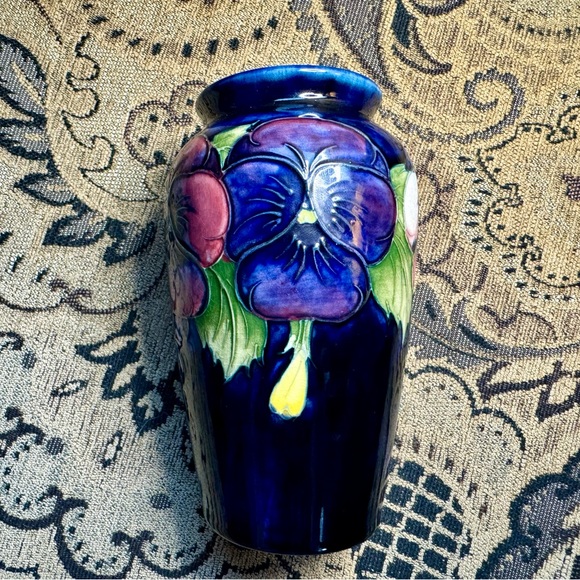 🔥Hosts Pick🔥Signed Moorcroft blue Pansy Vase - Picture 6 of 12